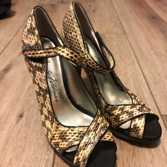 Beverly Feldman Heels Animal Print size 6 - Picture 3 of 7